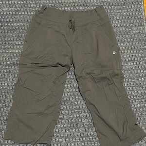 Lulu Lemon Grey Stripped Cropped Pants sz 8